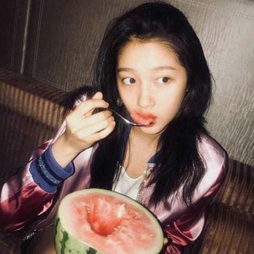 奚梦瑶：从T台魅影到豪门新主，华丽转身背后的故事✨